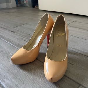 Nude red bottom louboutins